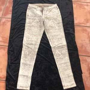 Stretchy  Levi’s jeans size 26